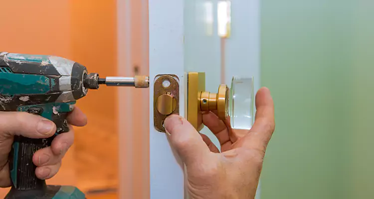 Broken Door Knob Fix in University, FL